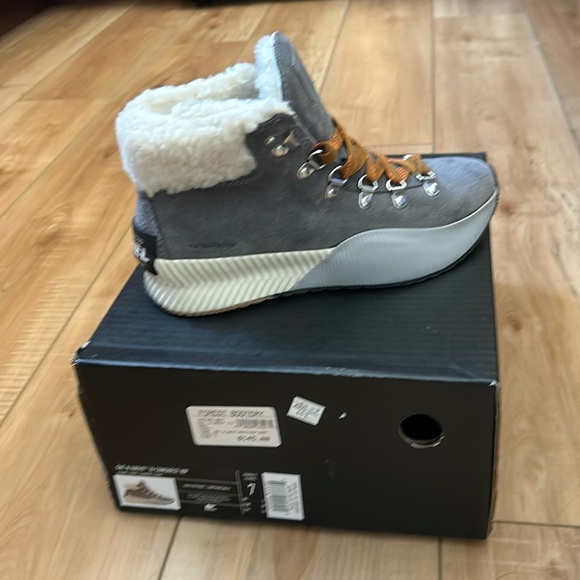 NWT Sorel Boots - Picture 1 of 3